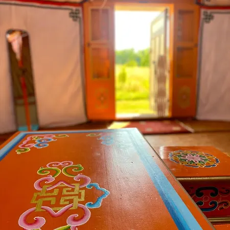 La Dorepontaise Yourte Mongole خيمة فخمة