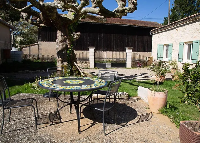 La Dorepontaise Yourte Mongole Οργανωμένο κάμπινγκ